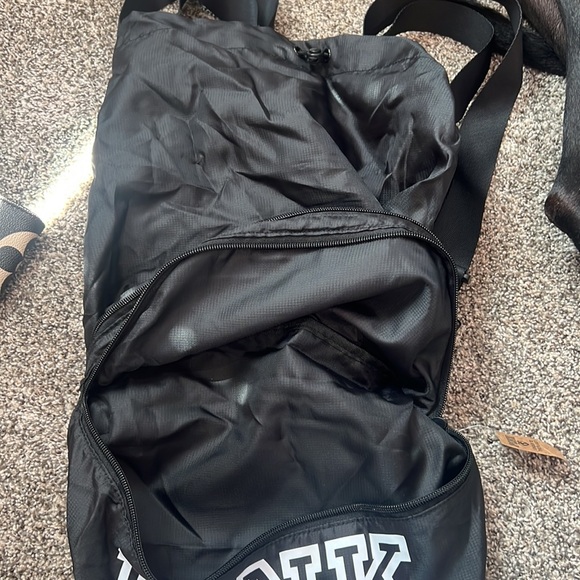 Pink convertible backpack / Fanny pack with tags - Picture 5 of 6